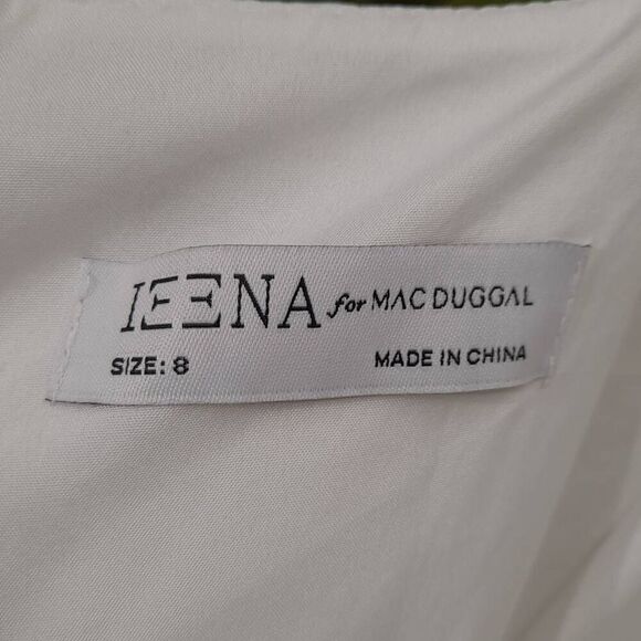 Elegant White V-Neck Gown - Picture 5 of 12